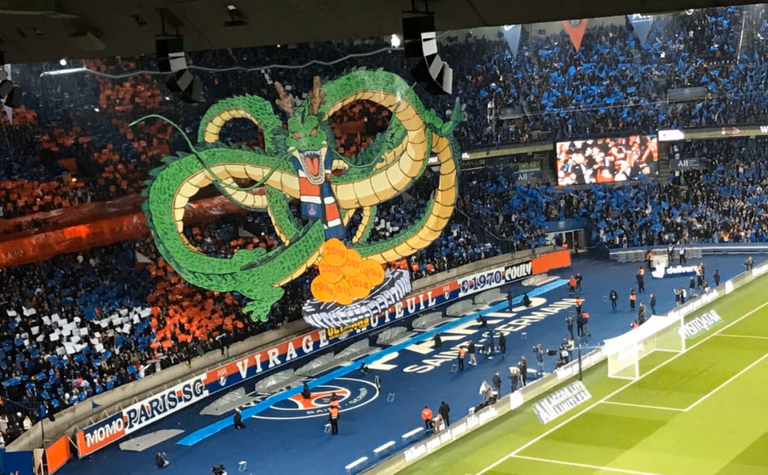 巴黎圣日漫主场的巨型tifo