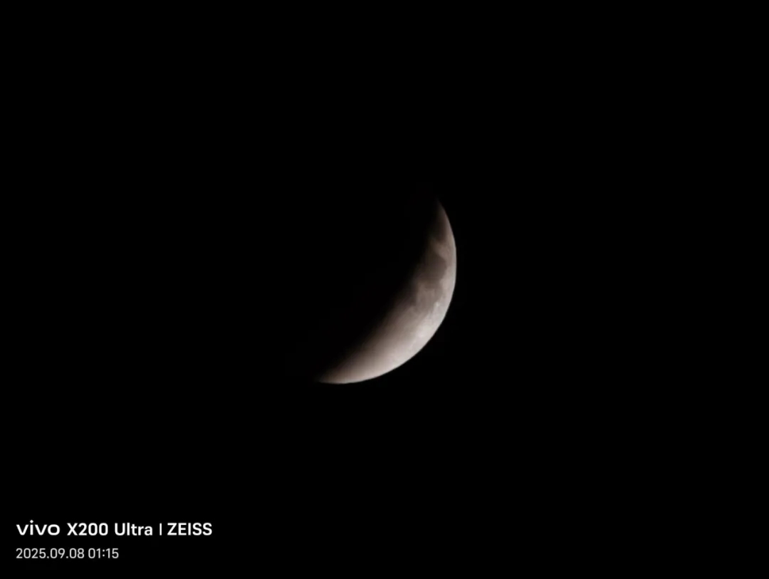 难得一见的月全食(血月)