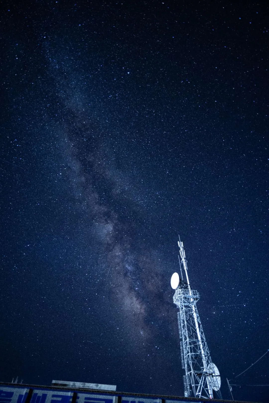 抬头能看到数百颗星星,但始终没有看到银河